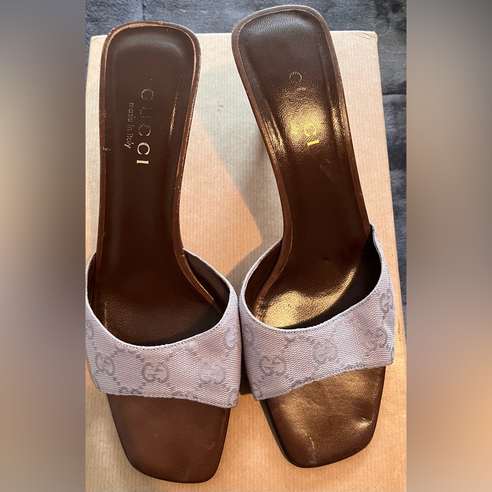 Gucci Purple Sandals with Monogram